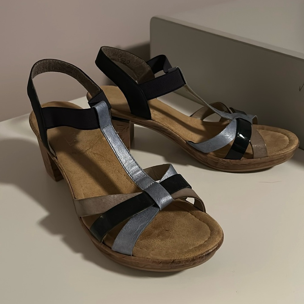 Women’s casual t-strap sandals. Size 40 or 8.5